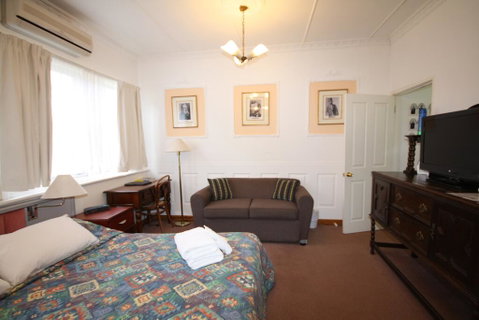 Bourke Riverside Motel - Broome Tourism 1