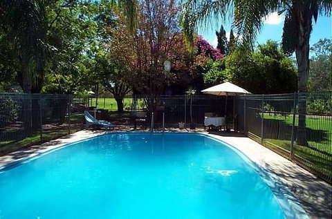 Bourke Riverside Motel - Broome Tourism 0