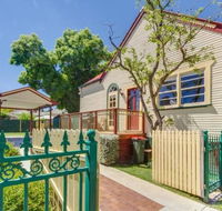 Bright 3-bedroom apartment - Central Armidale - Broome Tourism