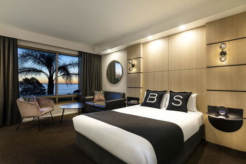 Brighton Savoy Hotel - Broome Tourism 0
