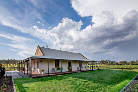 Brockenchack Vineyard Bed & Breakfast - Broome Tourism 0