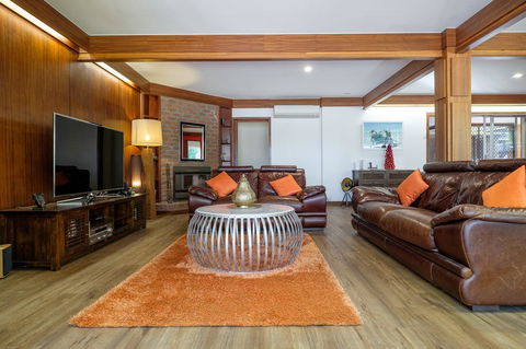 Brookfield Retreat - Large Holiday Home / Group Accommodation - Broome Tourism 2