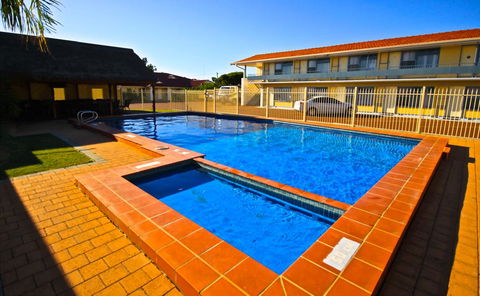Bunbury Motel - Broome Tourism 0