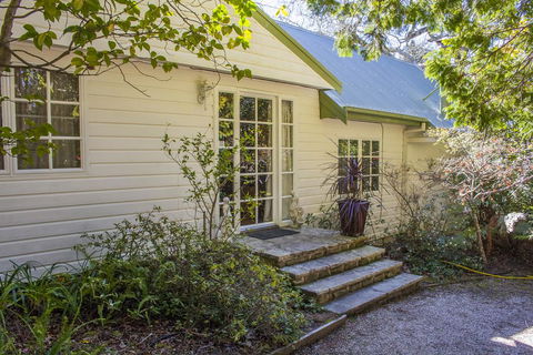 Bygone Beautys Cottages - Bronte Cottage - Broome Tourism 1