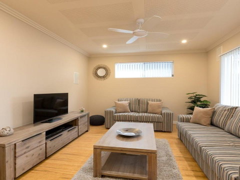 Callala Breeze - Access To Indoor Community Pool - Broome Tourism 2