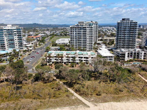 Camargue Beachfront Apartments - Broome Tourism 2