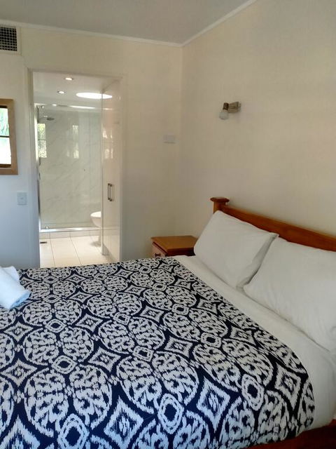 Camargue Beachfront Apartments - Broome Tourism 3