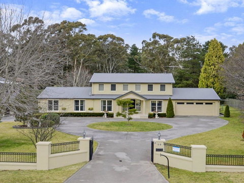Camelot - Superbly Proportioned And Ideally Located - Broome Tourism 0