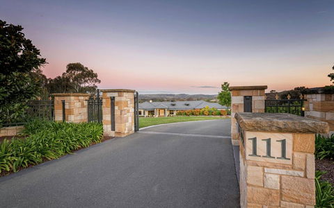 Canberra Luxury Estate - Broome Tourism 1