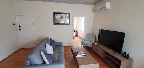 Canungra Hotel - Broome Tourism 3