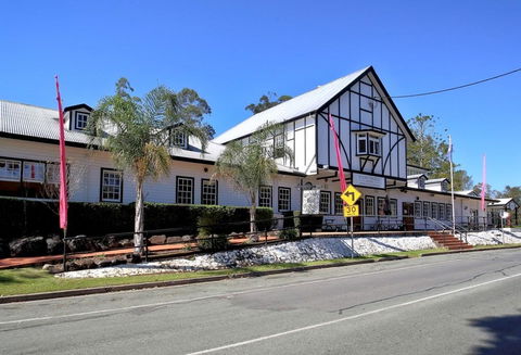 Canungra Hotel - Broome Tourism 0