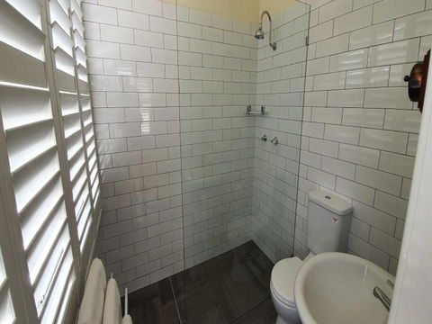 Canungra Hotel - Broome Tourism 1