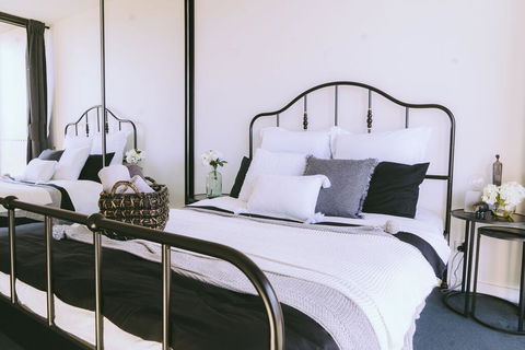 Capitol Executive Apartment On London Circuit - Broome Tourism 3