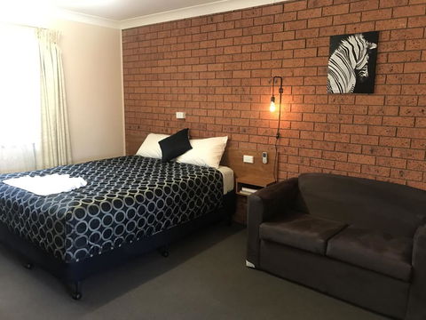 Castlereagh Motor Inn - Broome Tourism 1