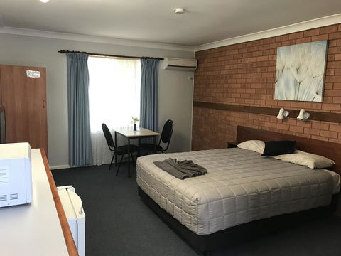 Castlereagh Motor Inn - Broome Tourism 3