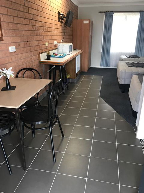 Castlereagh Motor Inn - Broome Tourism 2