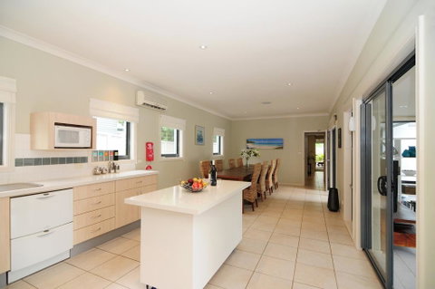 Ceespray On Owen - Broome Tourism 3