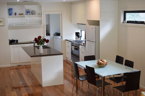 Champagne Stays Apartment - Broome Tourism 0