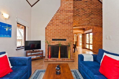 Chateau Cottesloe By The Beach - Broome Tourism 3