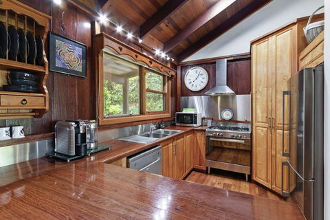 CHRISTOPHERS COTTAGE - Broome Tourism 3