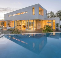 Cinque - Luxury Family Home with Pool Close to Beach and Town