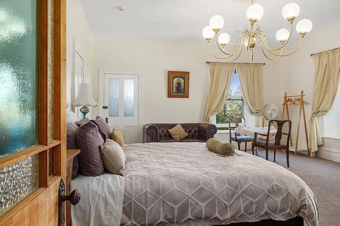 Claremont House - Broome Tourism 1