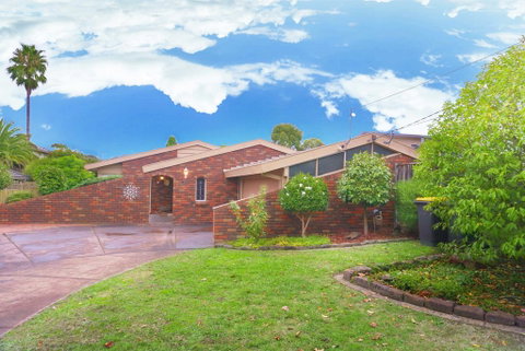 Classic Double Brick Garden House - Broome Tourism 0