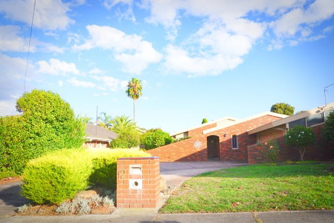 Classic Double Brick Garden House - Broome Tourism 1