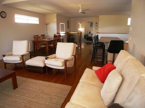 Clovelly Beach Townhouse - Broome Tourism 3