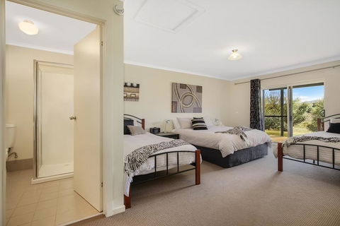 Colonial Inn Guest Rooms - Broome Tourism 3