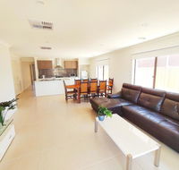 Comfortable 5BR House 6mins to Werribee Station.Great Ocean Road tourist stopover - Broome Tourism