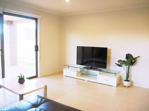 Comfortable 5BR House 6mins To Werribee Station.Great Ocean Road Tourist Stopover - Broome Tourism 2