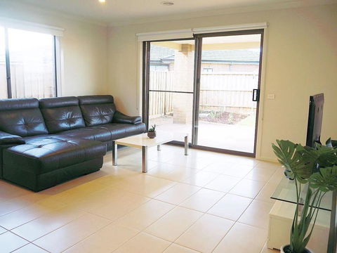 Comfortable 5BR House 6mins To Werribee Station.Great Ocean Road Tourist Stopover - Broome Tourism 1