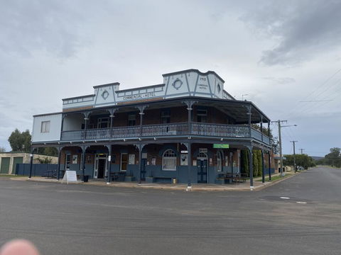 Commercial Hotel Curlewis - Broome Tourism 0