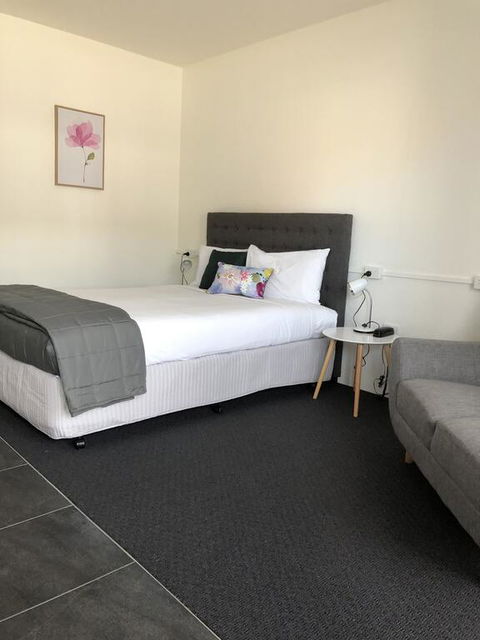 Commodore Motor Inn - Broome Tourism 2