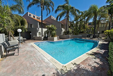 Como Mezzanine Retreat - Broome Tourism 1