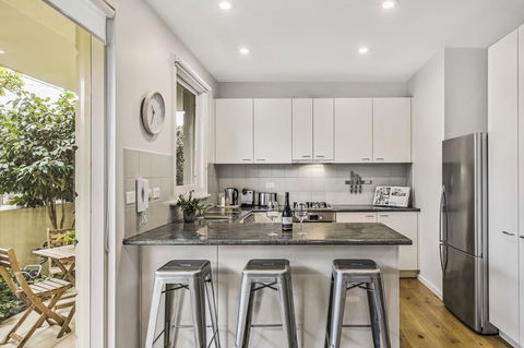 Convenient And Quiet In Sophisticated Malvern - Broome Tourism 1