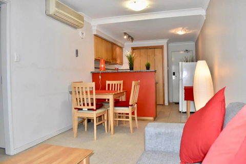 Convenient City Apartment With Pool Gym And Tennis Court - Broome Tourism 1