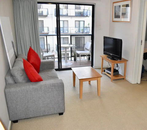 Convenient City Apartment With Pool Gym And Tennis Court - Broome Tourism 0