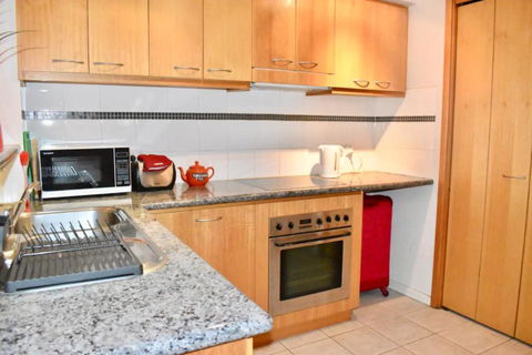 Convenient City Apartment With Pool Gym And Tennis Court - Broome Tourism 2
