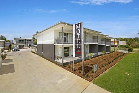Cooroy Luxury Motel Apartments - Broome Tourism 3