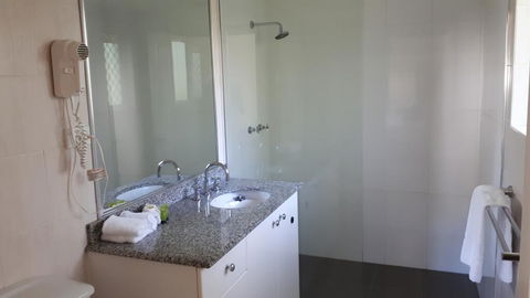Costa Royale Trinity Beach - Broome Tourism 1