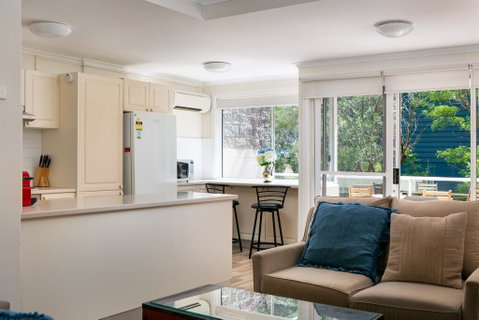 Cosy Family Apartment With Parking And Balconies - Broome Tourism 1