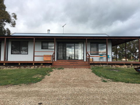 Country Cabin With Mountain Views Close To Ballarat - Broome Tourism 1