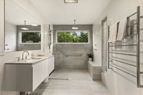 Country House Retreat - Broome Tourism 3