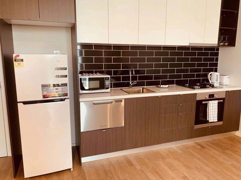 Cozy & Brand New Apt In The Heart Of Western - Broome Tourism 1