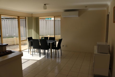 Cozy Stay @ Purser Cove Near University, Hospital & Transport - Broome Tourism 2