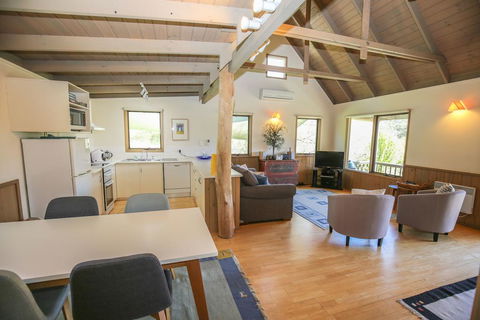 Crabapple Cottage - Broome Tourism 3