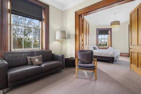 Cromwell Apartment - 3 Red Doors Battery Point - Broome Tourism 1
