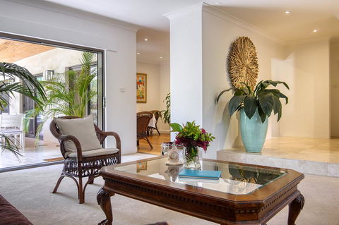 Cronulla Beach House B&B - Broome Tourism 1